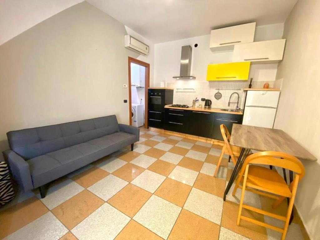 Apartamento Conte Rosso House, Con Doppia Terrazza In Coorte Tranquilla A Due Passi Da Stazione E Metropolitana Lambrate Milán Exterior foto